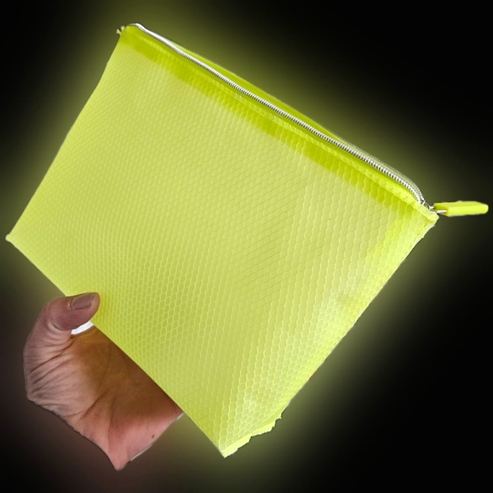 NWT TEXTURED RUBBERY LIME GREEN ZIPPER MAKEUP BAG!